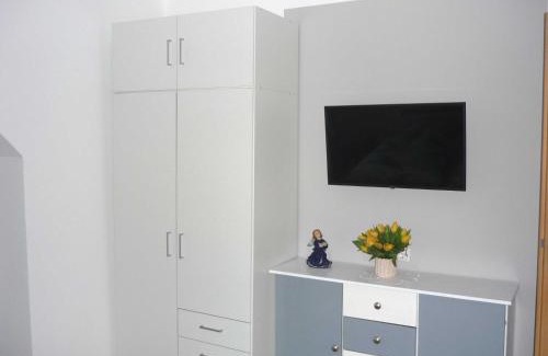 Wanderup Apartamento | Ferienwohung Hanl - schöne FeWo mit 2 Schlafzimmern mit TV, Garten und großem Badezimmer