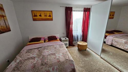 Ulm Casa | Ferienzimmer bei Thomas - Gemütliches Schlaf- und Wohnzimmer mit modernem Bad