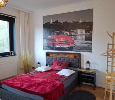 Schoenecken Casa | Ferienzimmer by Riela im ehemaligem Hotel Schöneck