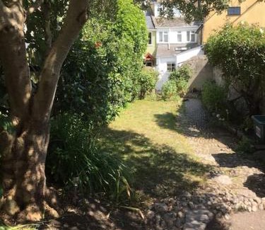 Lyme Regis Casa | Fermaine, 50m from sea, garden, dogs, town centre