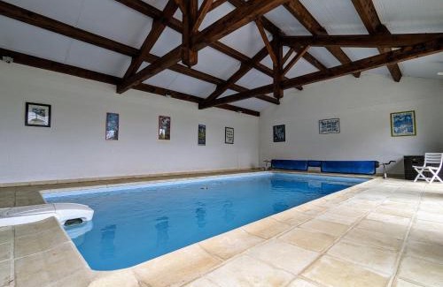 Saint-Romain-Lachalm Cama Y Desayuno | Ferme Équestre avec Piscine, Tennis Privé et Chambres d'Hôtes à Saint-Romain-Lachalm - FR-1-582-464