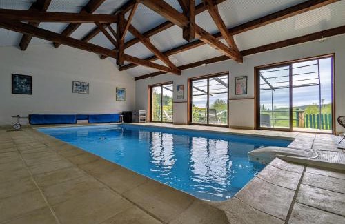 Saint-Romain-Lachalm Cama Y Desayuno | Ferme Équestre avec Piscine, Tennis Privé et Chambres d'Hôtes à Saint-Romain-Lachalm - FR-1-582-464
