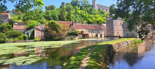 Druyes-les-Belles-Fontaines Casa | Ferme du 17ème siècle et jardin