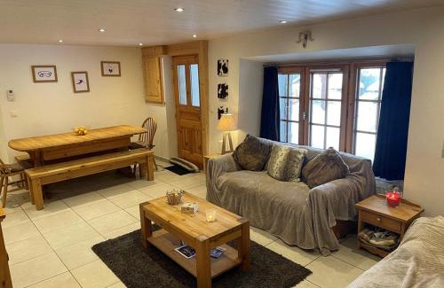 Les Carroz-d'Araches Apartamento | Ferme rénovée 4 ch, 3 sdb, PARKING, WIFI, proche pistes et commerces - FR-1-572-25