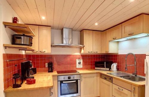Les Carroz-d'Araches Apartamento | Ferme rénovée 4 ch, 3 sdb, PARKING, WIFI, proche pistes et commerces - FR-1-572-25