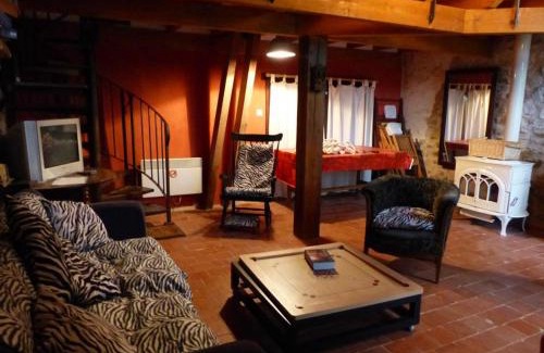 Beaune-d'Allier Casa | Fermette rénovée avec charme, 4 chambres, jardin, poêle bois, internet, animaux acceptés - FR-1-489-246