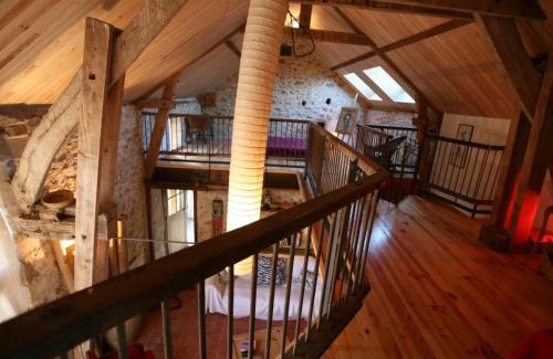 Beaune-d'Allier Casa | Fermette rénovée avec charme, 4 chambres, jardin, poêle bois, internet, animaux acceptés - FR-1-489-246
