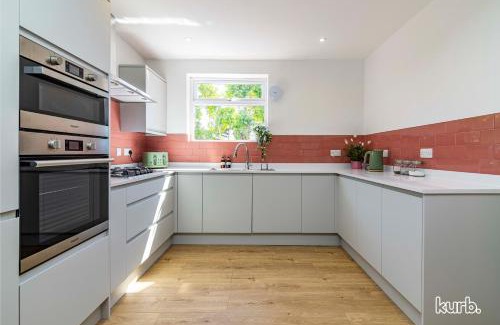 Mapperley Casa | Fern Cottage - 5 bedroom House free Parking