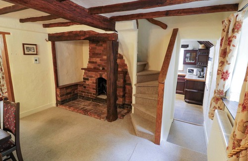 Cofton Hackett Cabaña | FERN COTTAGE, pet friendly, with open fire in Cofton Hackett