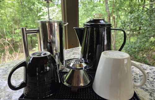 Mid America Apartamento | Fern Dell: A Woodland Glamp - Dog Friendly!