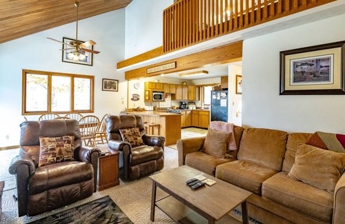 Old Timberline Casa | Fern Hollow - 557 Fern Lane Fern Hollow - Hot Tub, Wood Fireplace, Dog Friendly