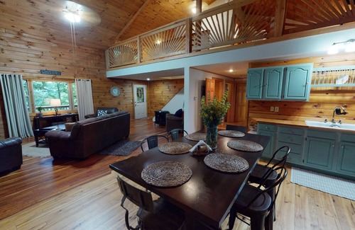 Laurelville Cabina | Fern Ridge Cabin-Cabaña-Baño Privado-Estándar