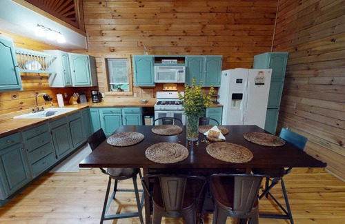 Laurelville Cabina | Fern Ridge Cabin-Cabaña-Baño Privado-Estándar