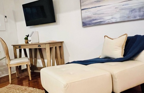 Biloxi Hotel | Fern Suite- Close to Downtown, Beaches, Casinos, Shopping, Galleries, Local Eats