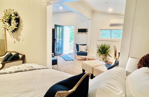 Biloxi Hotel | Fern Suite- Close to Downtown, Beaches, Casinos, Shopping, Galleries, Local Eats