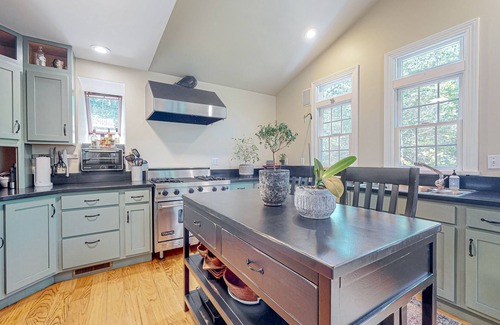 West Tisbury Casa | Fernbank Hideaway | House in West Tisbury near up-island beaches