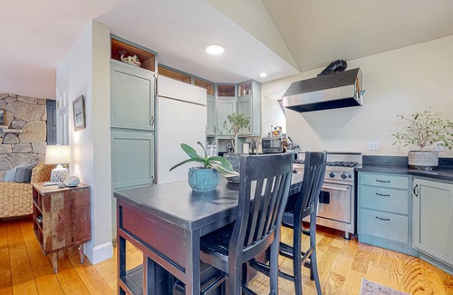 West Tisbury Casa | Fernbank Hideaway | House in West Tisbury near up-island beaches