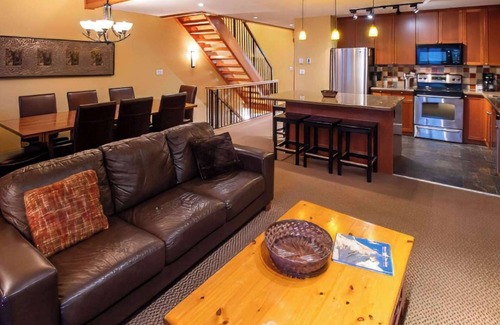 East Kootenay Casa | Fernie - Pinnacle Ridge Chalet 43-103