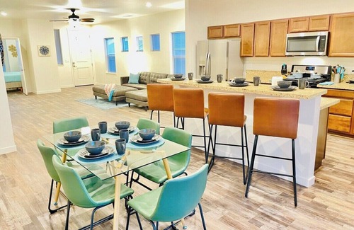 Fernley Casa | Fernley House/ 5TVs Sleeps 13/Pet OK🦮🐈