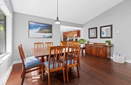 Tofino Casa | Fernwood By the Sea-N. Chesterman, Hot Tub, Surf