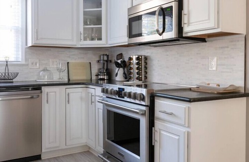 High Point Casa | Fernwood Manor: Your Cozy Retreat in the Heart of High Point, NC