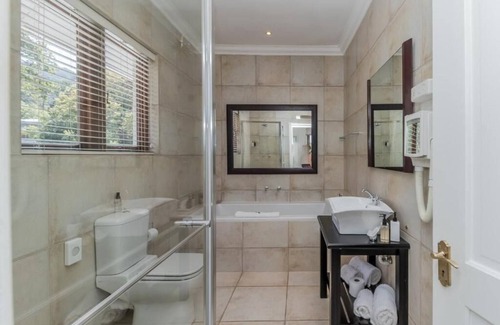 Newlands Casa | Fernwood Manor