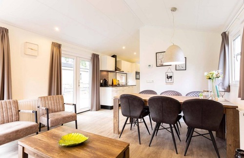 Beekbergen-Zuid Chalet De Esquí | ✓ Ferox at Recreatiepark Beekbergen ✓ Holiday home for 6 persons ✓ Located in Beekbergen (Gelderland) ✓ Holiday park on the Veluwe ✓ Book directly through the park