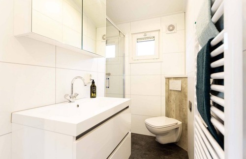 Beekbergen-Zuid Chalet De Esquí | ✓ Ferox at Recreatiepark Beekbergen ✓ Holiday home for 6 persons ✓ Located in Beekbergen (Gelderland) ✓ Holiday park on the Veluwe ✓ Book directly through the park
