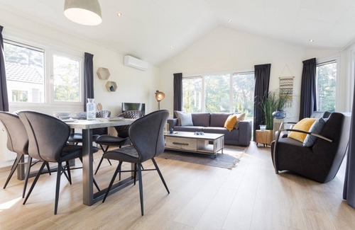 Beekbergen-Zuid Chalet De Esquí | ✓ Ferox XL at Recreatiepark Beekbergen ✓ Holiday home for 4 persons ✓ Located in Beekbergen (Gelderland) ✓ Holiday park on the Veluwe ✓ Book directly through the park