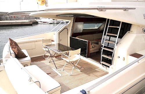 Astypalaia Alquiler De Eote | Ferretti Yacht 19m, un alojamiento de lujo con Astypalea VIP Yachting