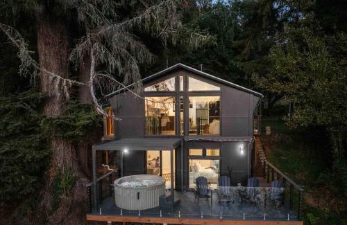 Nehalem Casa | Ferry Tales on Tomlinson
