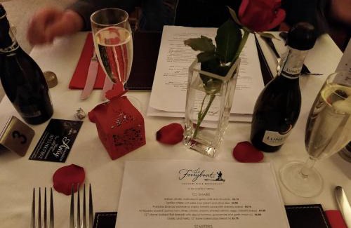 Whitchurch-on-Thames Hotel | Ferryboat Inn