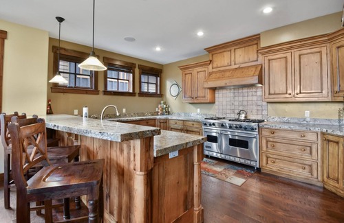 North Park City Cabaña | Festive Dates Available! Luxury Ski-in, Ski-out Cottage with private Hot Tub