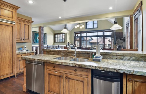 North Park City Cabaña | Festive Dates Available! Luxury Ski-in, Ski-out Cottage with private Hot Tub