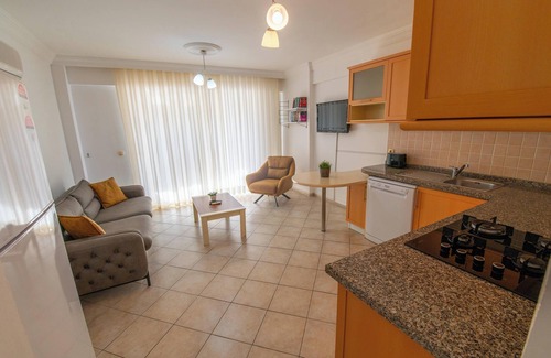 Fethiye City Center Apartamento | fethiye , ground floor, beachfront, one bedroom, 24/7 security, private beach
