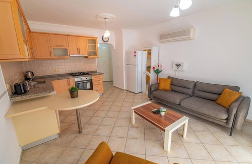 Fethiye City Center Apartamento | fethiye , ground floor, beachfront, one bedroom, 24/7 security, private beach