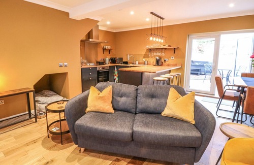 Auchterarder Cabaña | FEUS HOLIDAY COTTAGE, pet friendly, with hot tub in Auchterarder