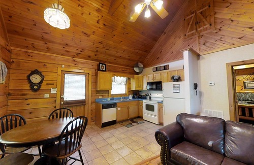 Pigeon Forge Cabina | Fever 1 Bedroom Cabin by RedAwning