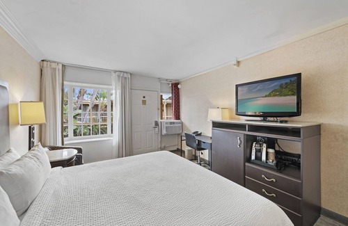 Laguna Beach Hotel | Few blocks from main beach, shops attractions. #27