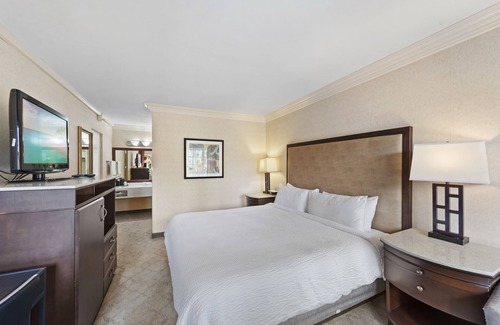 Laguna Beach Hotel | Few blocks from main beach, shops attractions. #27