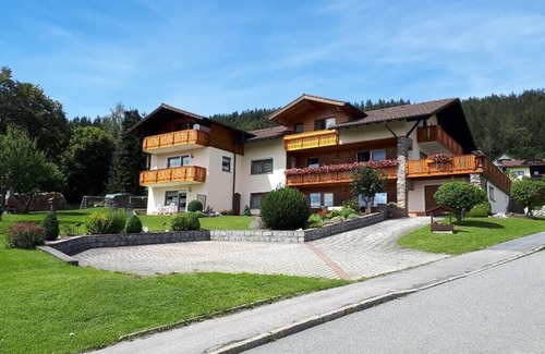 Lam Apartamento | Fewo 1 für 4 Personen mit Terrasse und Garten