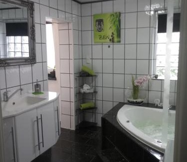 Germersheim Apartamento | FeWo Blaue Oase, Netflix, Massagesessel, Whirlpool Badewanne