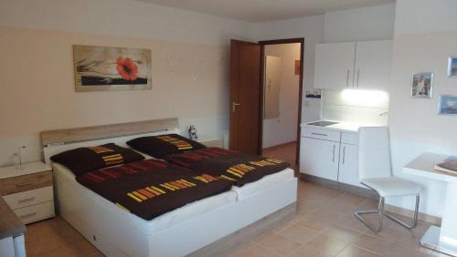 Ueckermuende Apartamento | FEWO-fuer-2-Pers-Hafenblick-2-Ueckermuende-Stettiner-Haff-Ostsee-direkt-Yachthafen