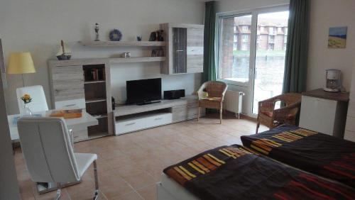 Ueckermuende Apartamento | FEWO-fuer-2-Pers-Hafenblick-2-Ueckermuende-Stettiner-Haff-Ostsee-direkt-Yachthafen