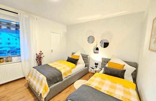 Bad Apartamento | Fewo Honey, ganze Ferienwohnung mit 3 Schlafzimmern, Waschmaschine,Businesswohnung, Monteurzimmer