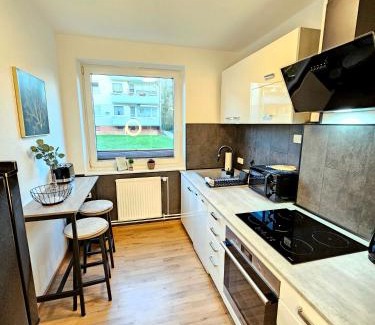 Bad Apartamento | Fewo Honey, ganze Ferienwohnung mit 3 Schlafzimmern, Waschmaschine,Businesswohnung, Monteurzimmer