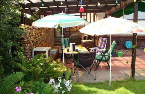 Konigsheide Apartamento | "FeWo Königsheide" - afueras de la ciudad en la planta baja con grandes terrazas jardín barbacoa