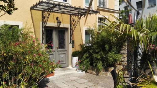 Seidnitz Apartamento | FeWo mit 2 Bädern und 2 Schlafzimmern