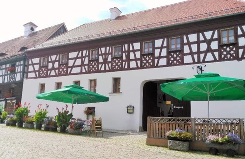 Neualbenreuth Apartamento | Apartamento con bonitas vistas a la montaña Tillenberg.