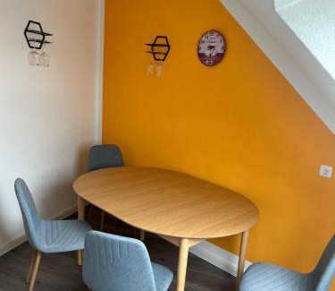 Dessau Apartamento | FeWo Paula 4 Personen Parkplatz zentrale Lage ruhige Nebenstraße, DG